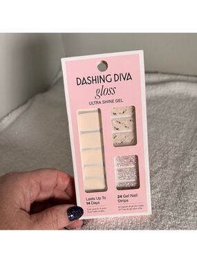 Dashing Diva Gloss Gel Cream and Pink Press On Nails